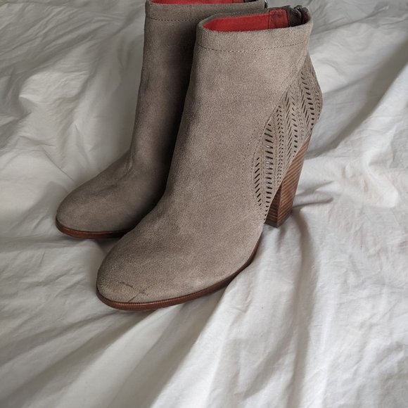 Coach laser cut booties - 8.5 - Picture 5 of 7